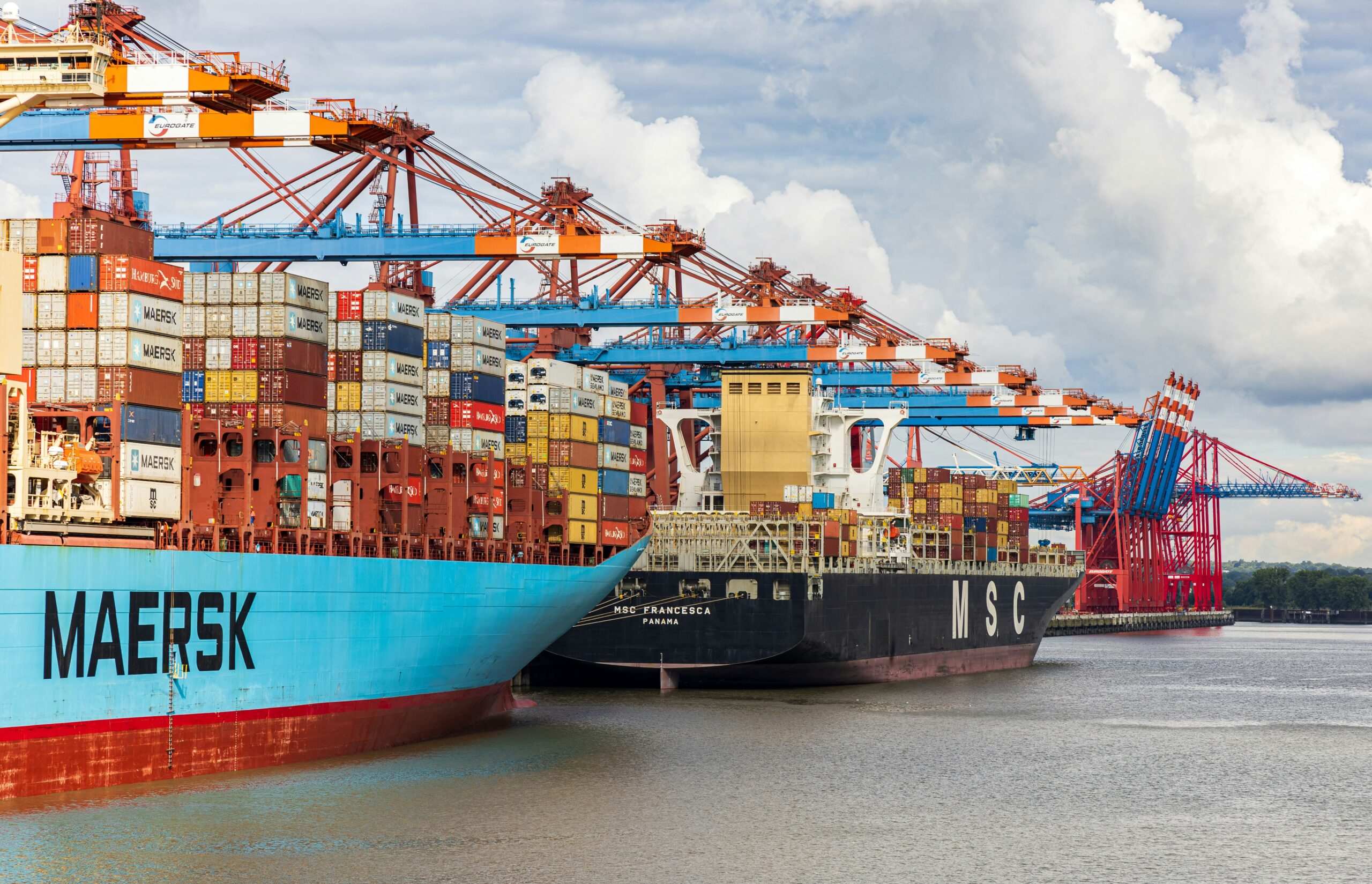 Navios estacionados em porto, representativo do Programa Reintegra